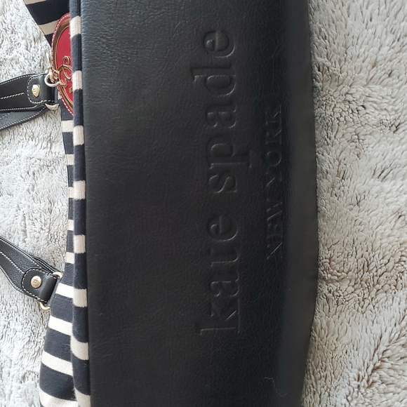 Kate Spade Black and Cream Horizontal Multi Pocketed Tote Purse Bag w Charm - Picture 5 of 9